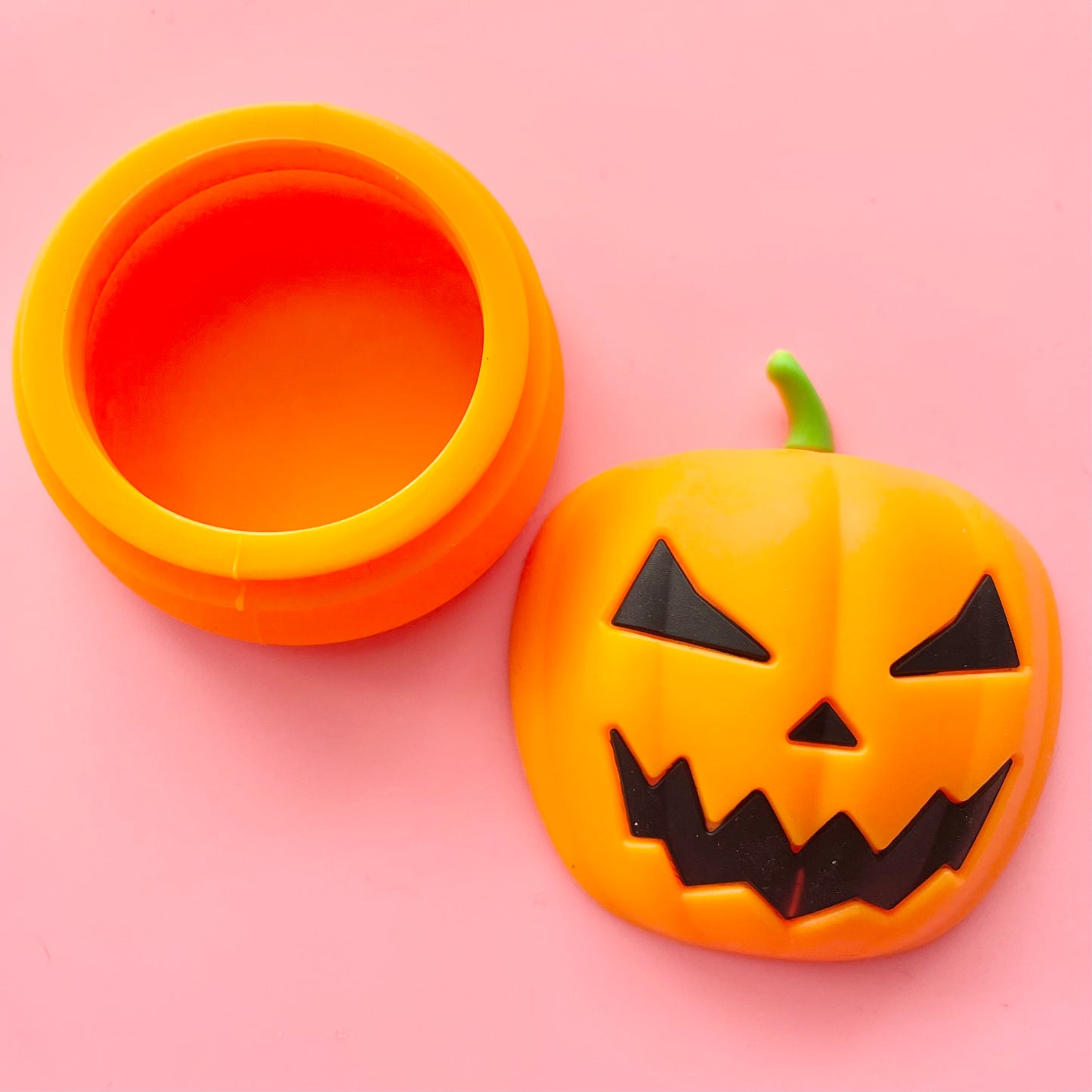 Pumpkin Dab Container